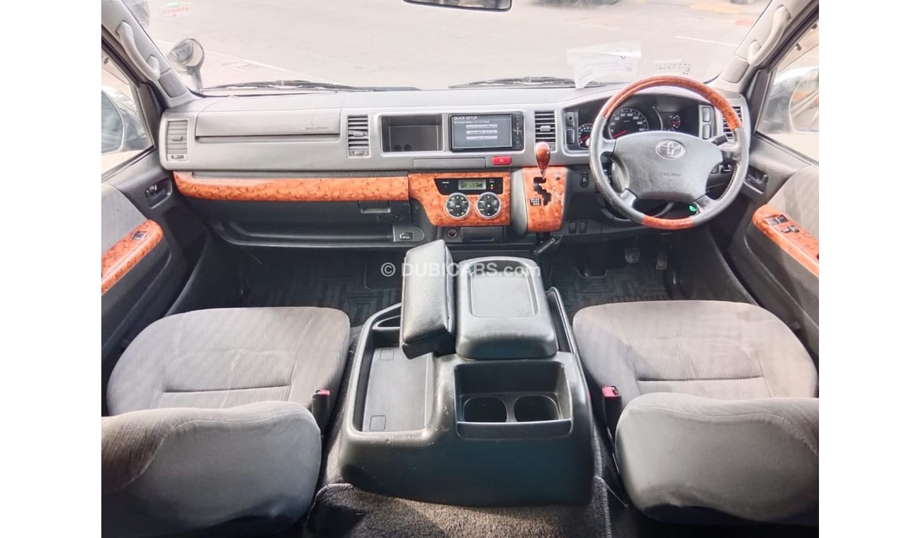 تويوتا هاياس TOYOTA HIACE VAN RIGHT HAND DRIVE(PM03728)