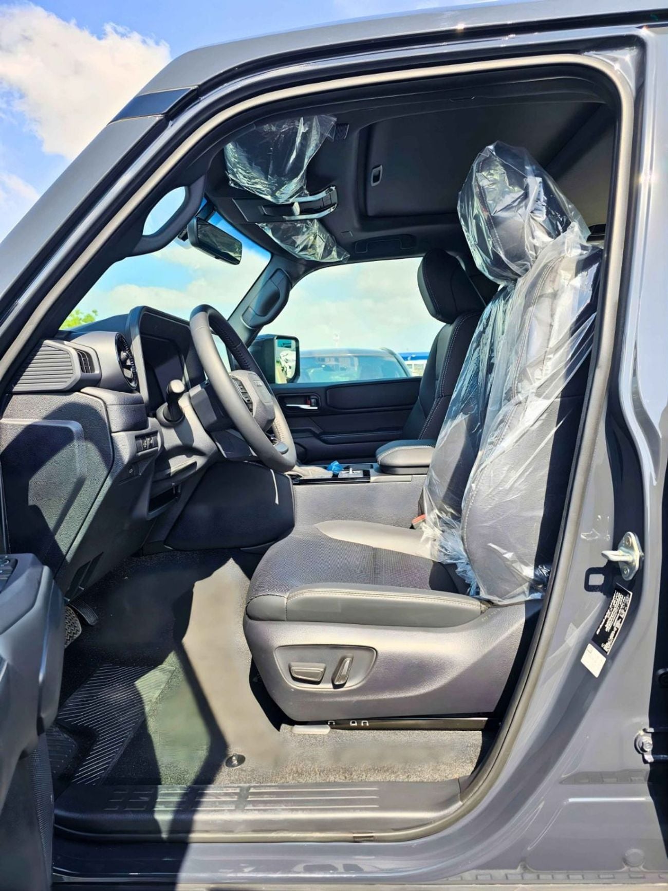 تويوتا برادو ALL ROUNDER || MID OPTION || 2.8L DIESEL V4 || LETHAER WITH DRIVER PWR SEAT || SUNROOF (CODE#P28AR2)