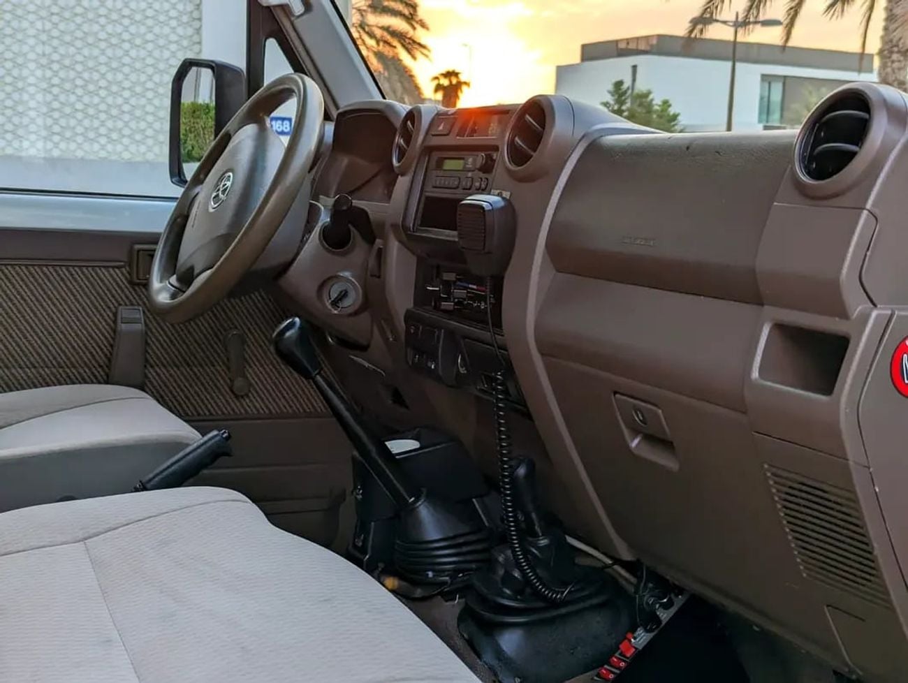 تويوتا لاند كروزر 70 LAND CRUISER LC78 AMBULANCE GCC IN EXCELLENT CONDITION