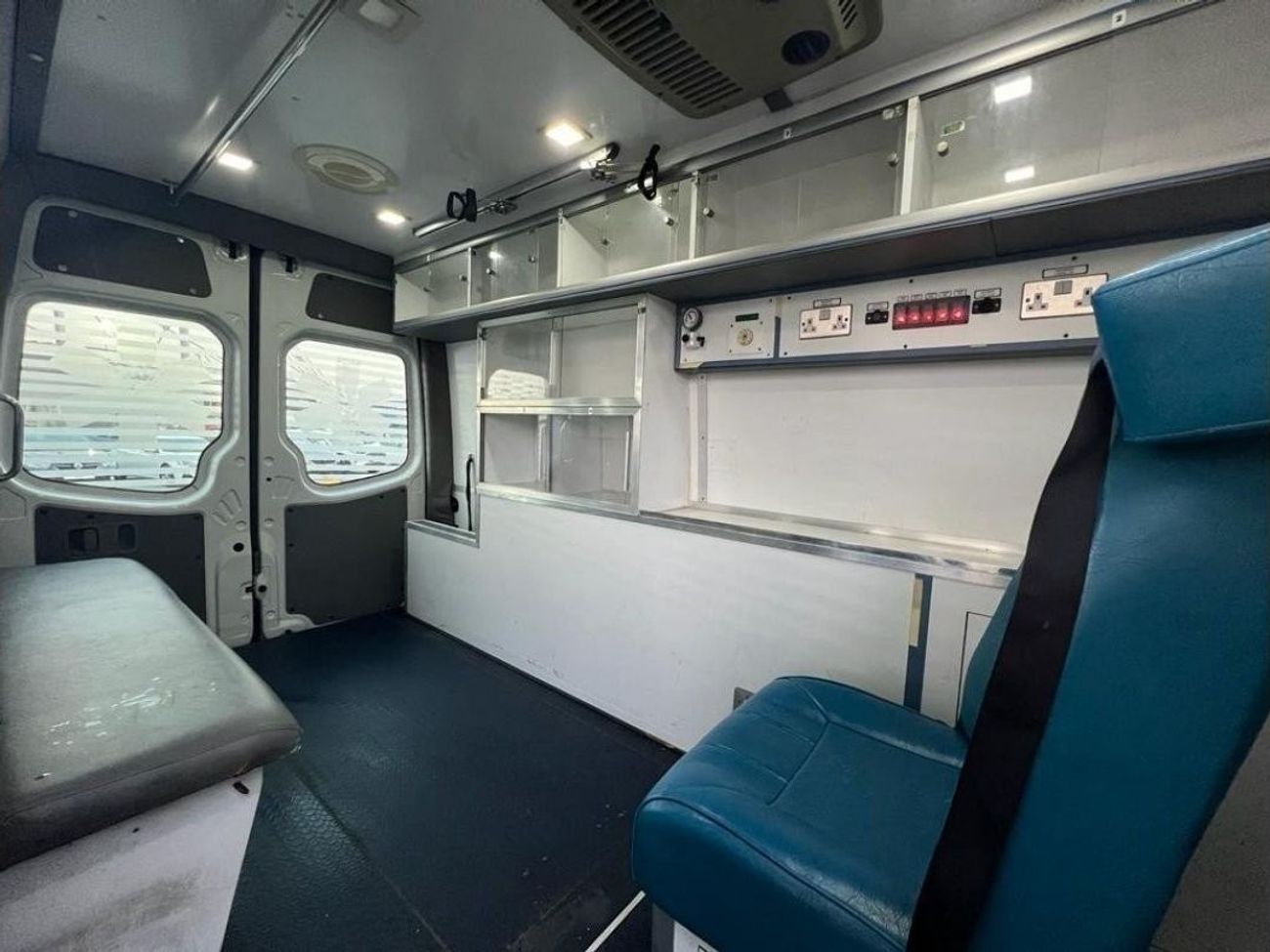 مرسيدس بنز سبرينتر MERCEDES BENZ SPRINTER 2013 GCC AMBULANCE IN PERFECT CONDITIONS