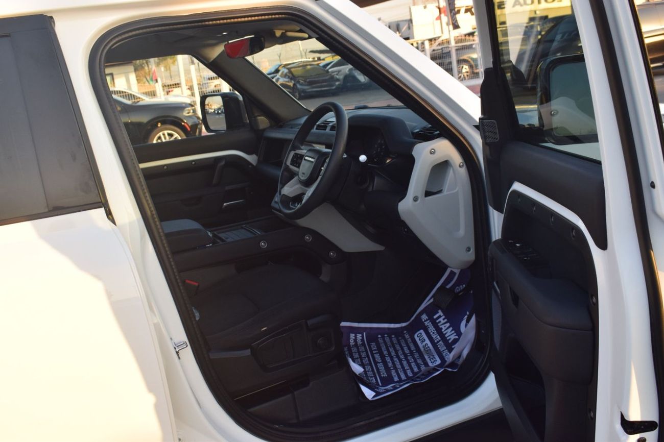 لاند روفر ديفندر 2021Model 2.0 petrol Engine full option tap of the range colour white Transmission Automatic Interio