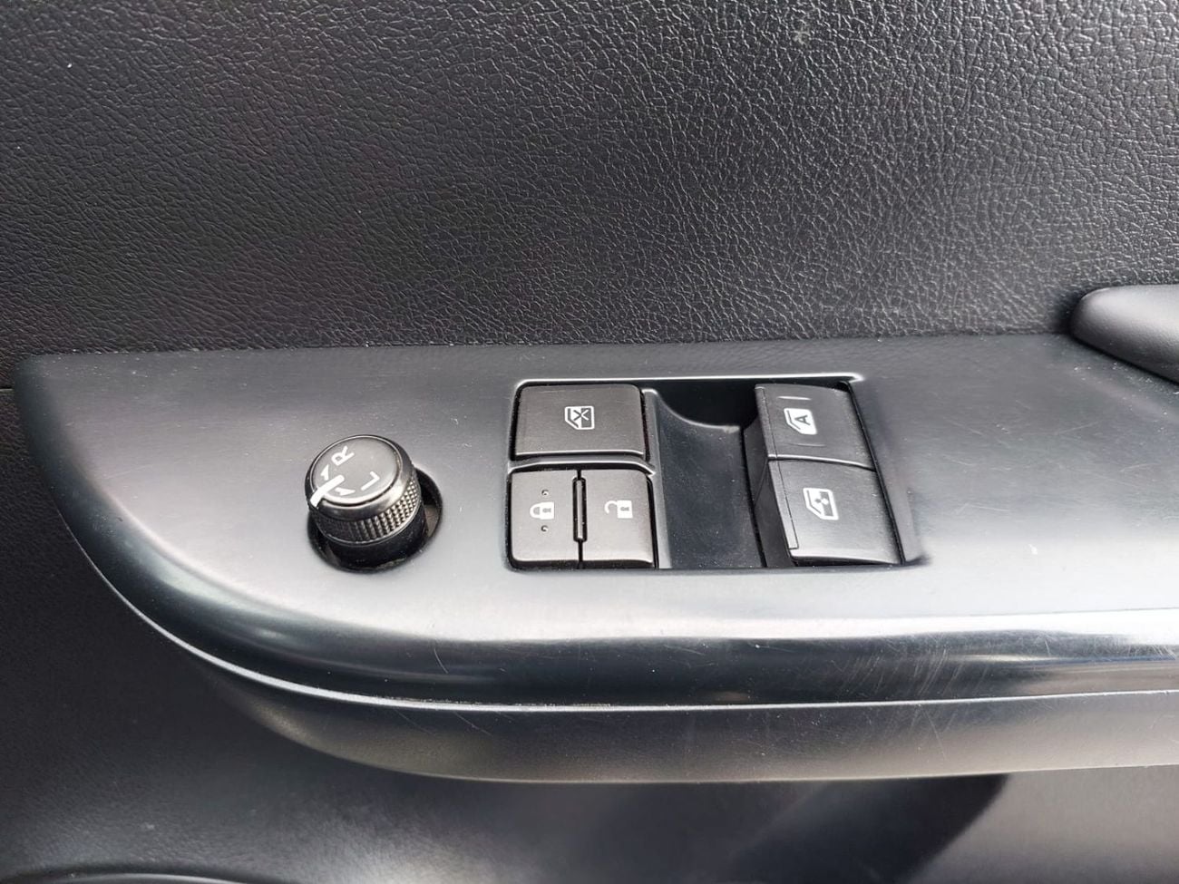 تويوتا هيلوكس (RAMADAN OFFER) TOYOTA HILUX PICKUP RHD 2016 MODEL 2.8 L DIESEL MANUAL(PM60567)