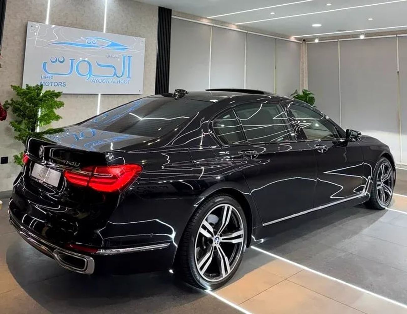 BMW 750Li Luxury 4.4L (443 HP)