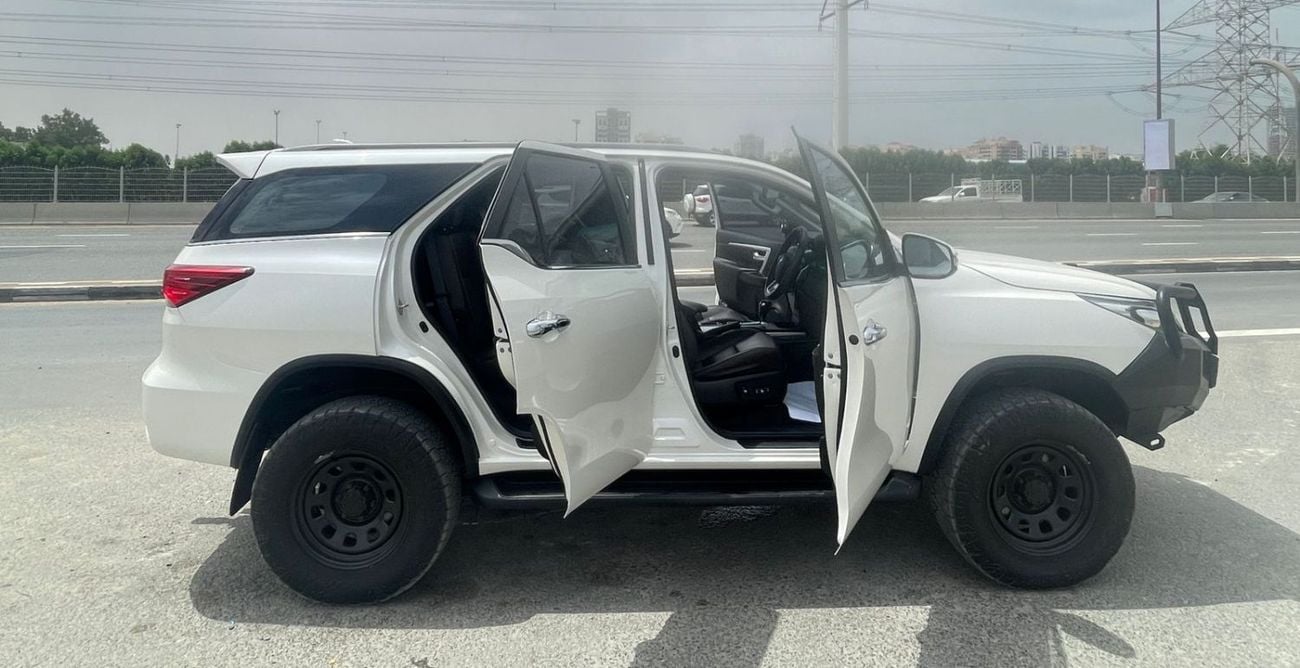 تويوتا فورتونر diesel 2.8 liter ,Right hand drive 2017 Model ,only for export available