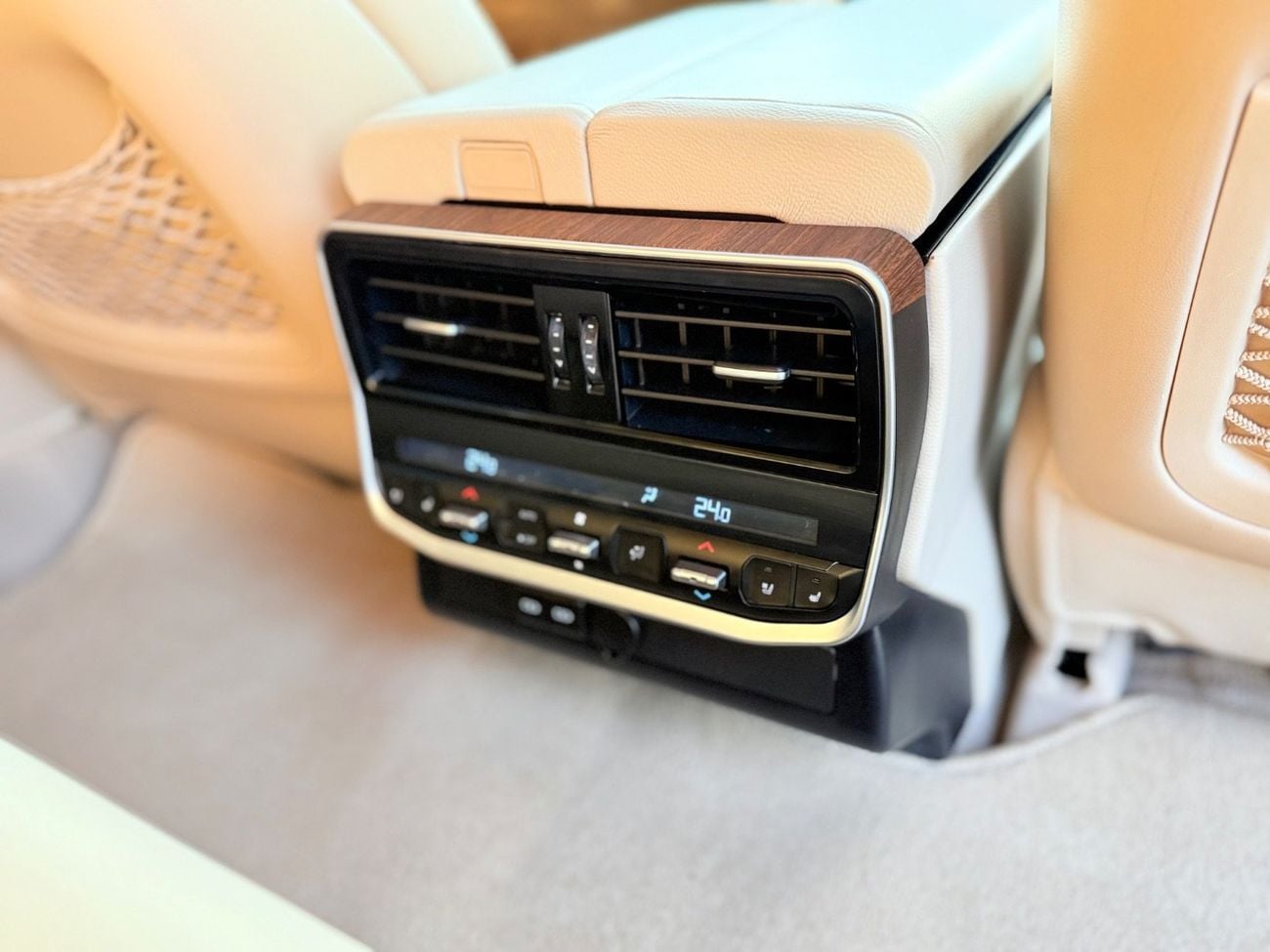 Toyota Land Cruiser GXR+ 4.0L Toyota landcuriser  Years 2019 GXR V6  4.0L facelifted interior and exterior 2025 Years fu