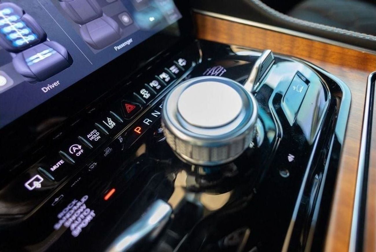 Jeep Grand Wagoneer Series III 3.0T Jeep Grand Wagoneer Series III 2023 GCC under Agency Warranty with Flexible Down-Pay