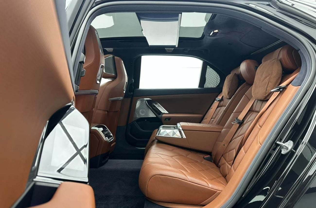 بي أم دبليو 760i 2024 BMW 760i xDrive M-Sport, 2028 BMW Warranty and Service Pack, BMW Service History, GCC