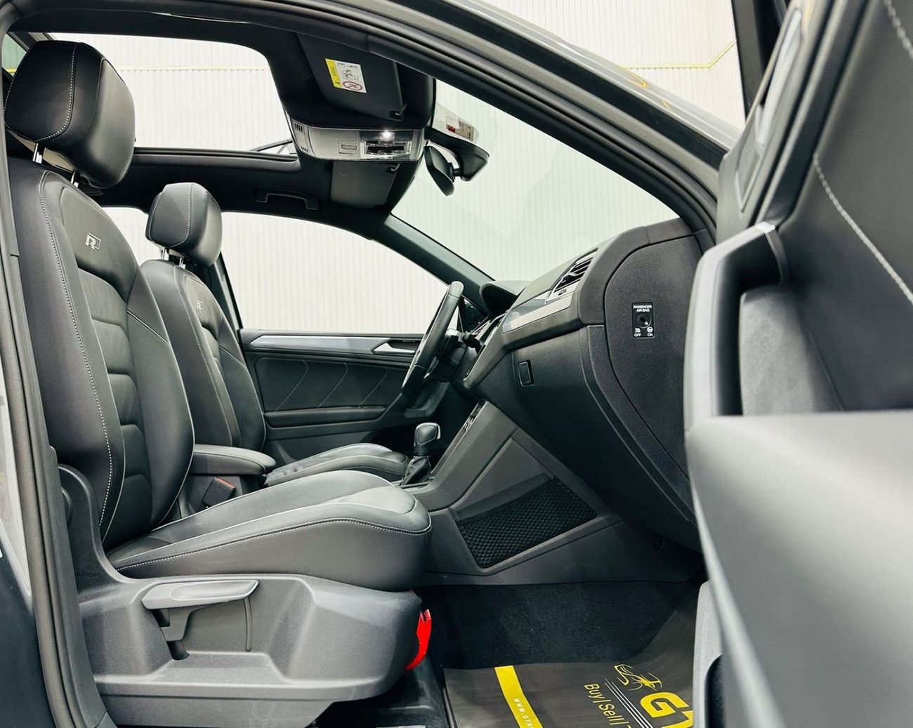 فولكس واجن تيجوان 2020 Volkswagen Tiguan R-Line Black Edition, March 2025 VW Warranty, Full VW Service History, GCC