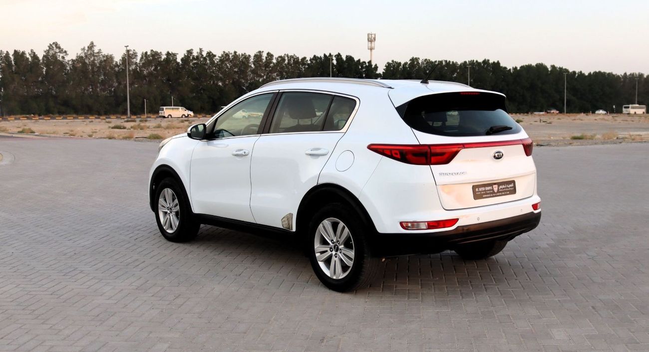 كيا سبورتيج Base خالية من الحوادث - خليجي - مكينة 2.0  - بحالة الوكالة من الداخل والخارج
