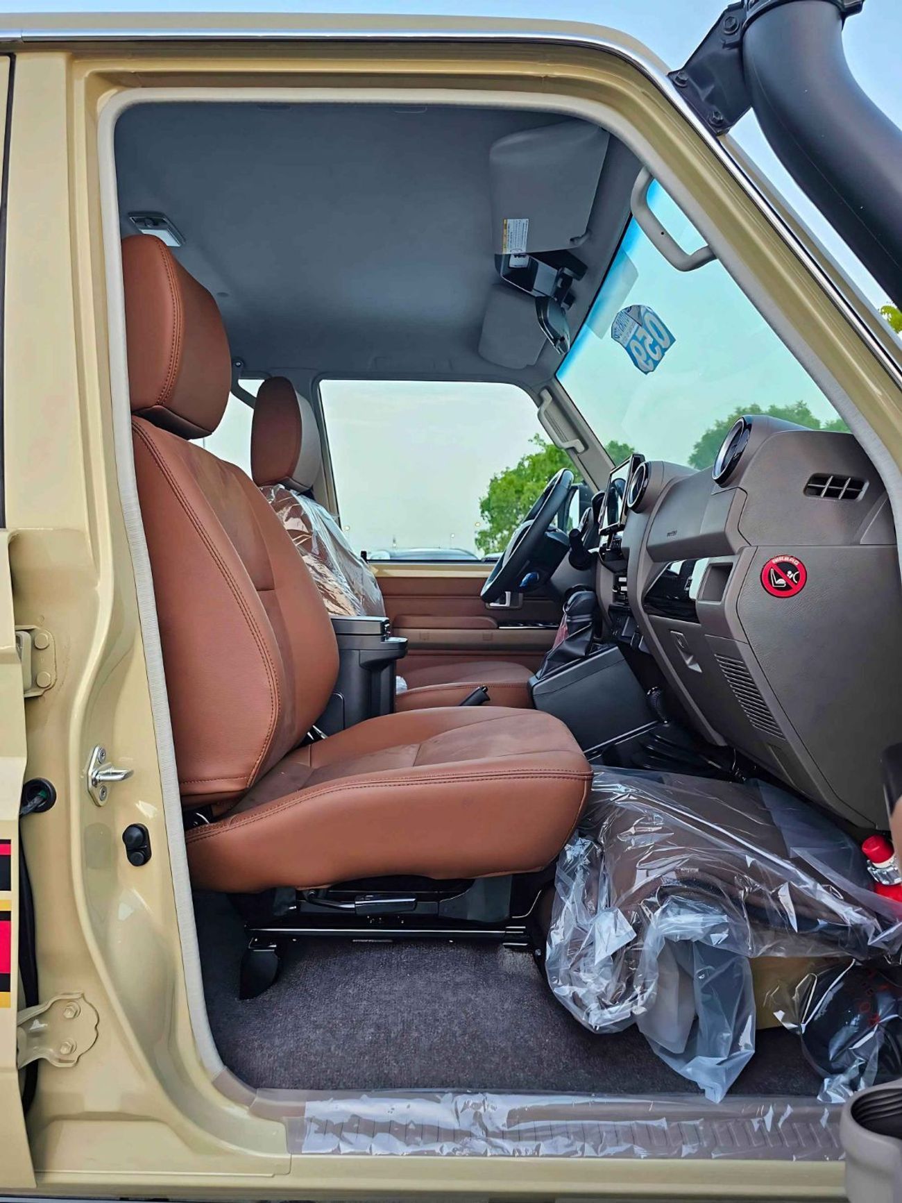 تويوتا لاند كروزر 70 LC76 LX/4.0L PETROL A/T/DIFFLOCK, WINCH, SNORKEL, REFRIGERATOR, OVER FENDER/ CODE#H76PAF