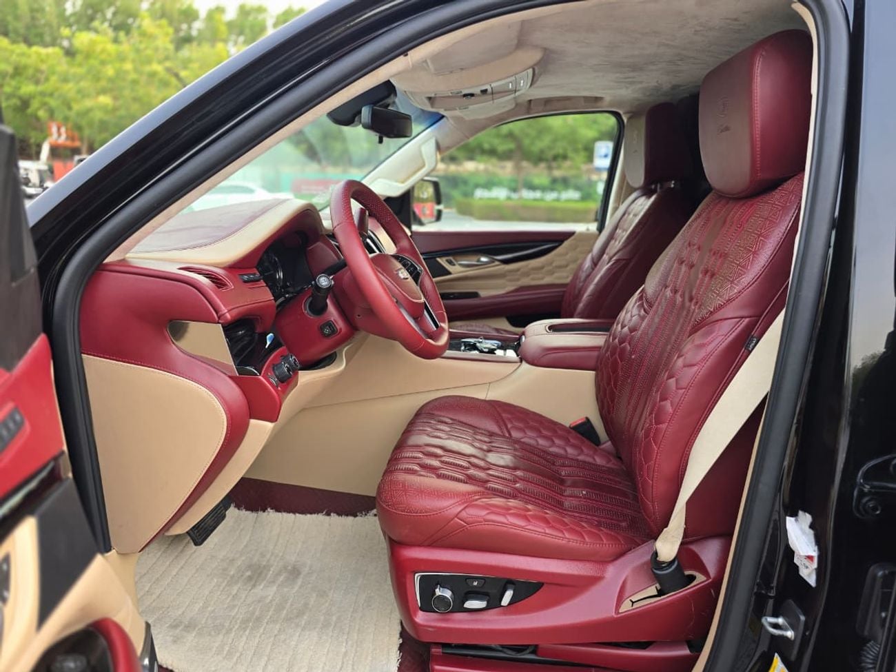 Cadillac Escalade PLATINUM 2018 VIP Edition GCC Specs | 2Keys | VIP seats | TV | Perfect condition