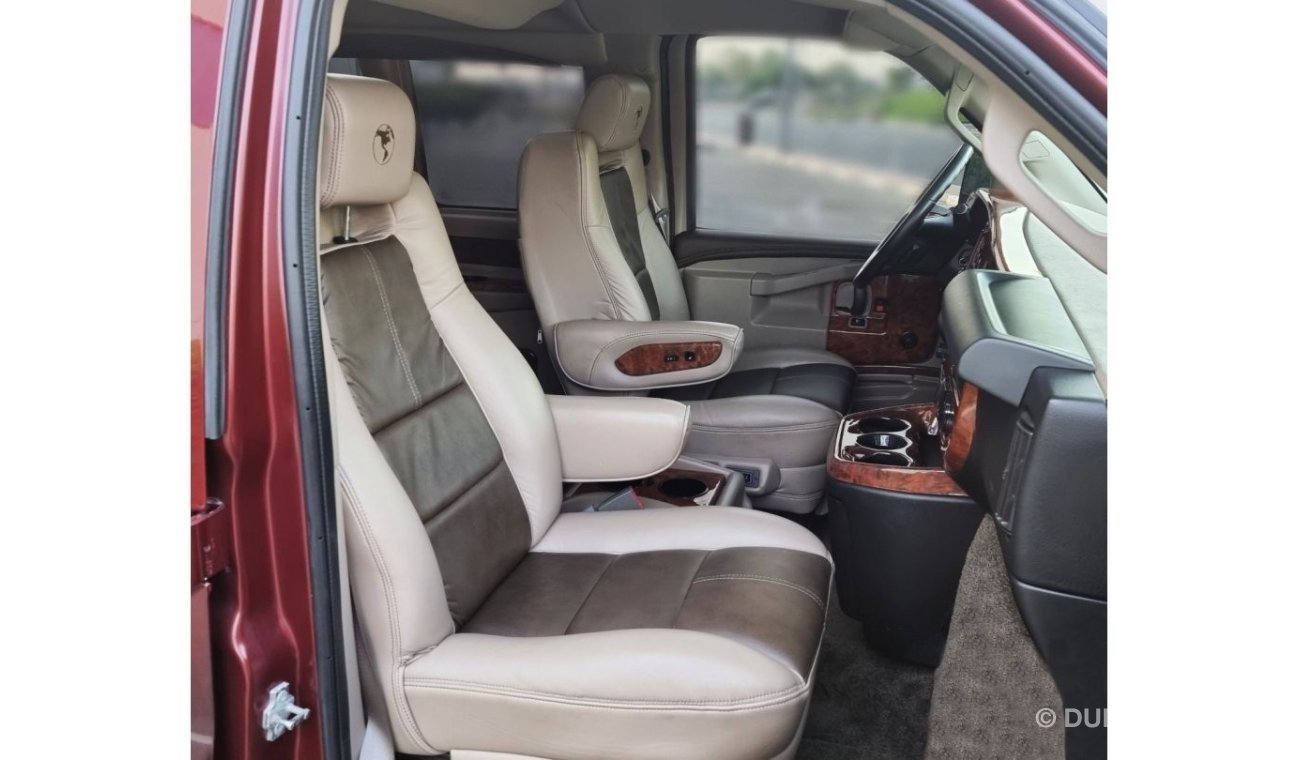 GMC Savana Explorer 4x4-6.0L-V8-2018-Excellent Condition-Luxury Van-Low Kilometer Driven-Vat Inclusive