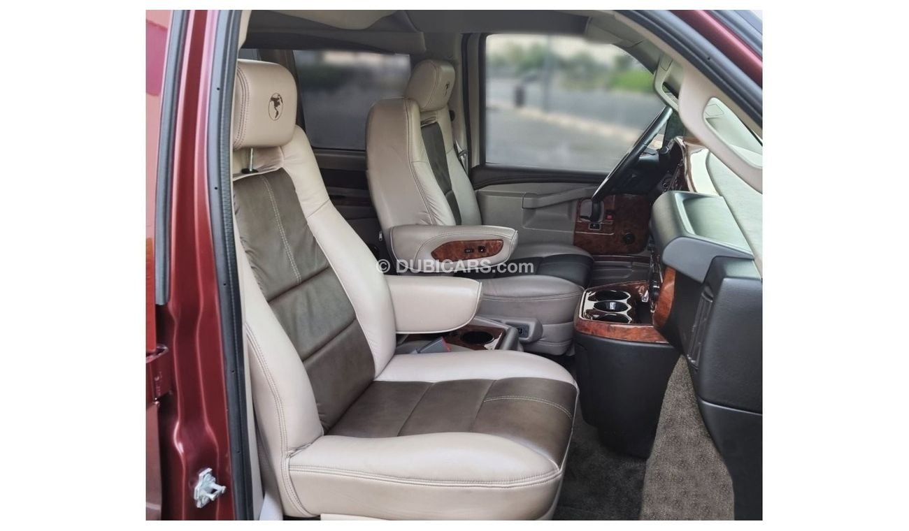 GMC Savana Explorer 4x4-6.0L-V8-2018-Excellent Condition-Luxury Van-Low Kilometer Driven-Vat Inclusive