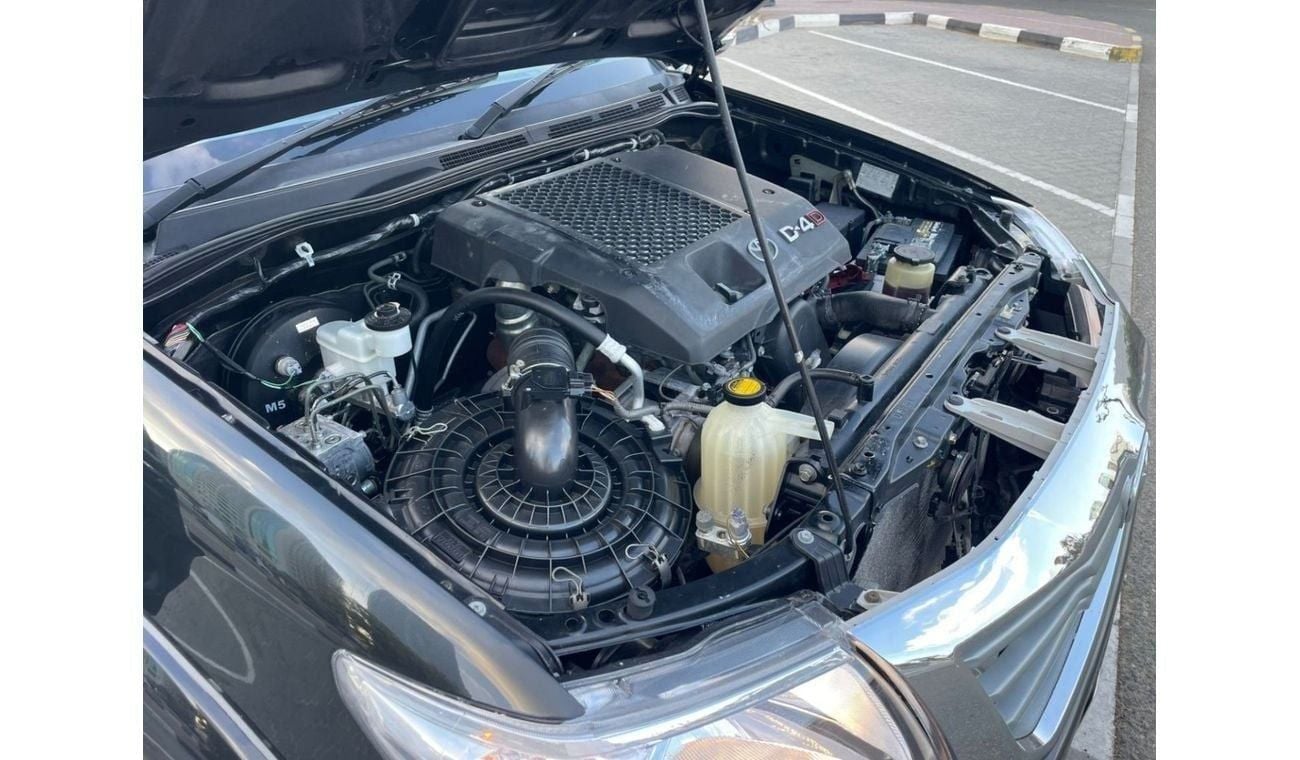 تويوتا هيلوكس diesel 3.0 liter automatic right hand drive