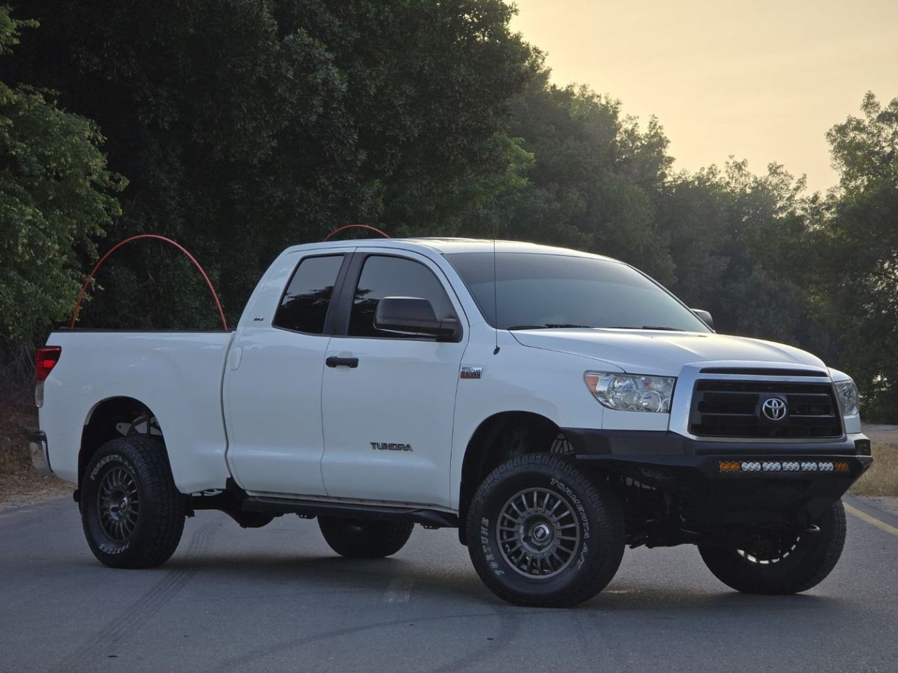 Toyota Tundra Crewmax SR5 5.7L TOYOTA TUNDRA 2011 5.7L V8 // 4X4 // GOOD CONDITION INSIDE OUT SIDE