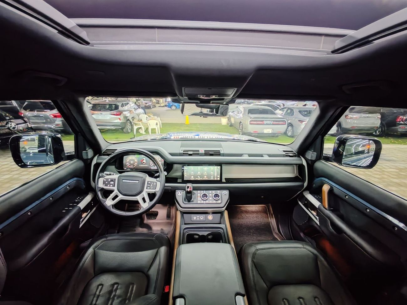 لاند روفر ديفندر P400 110 X-Dynamic HSE Warranty one year