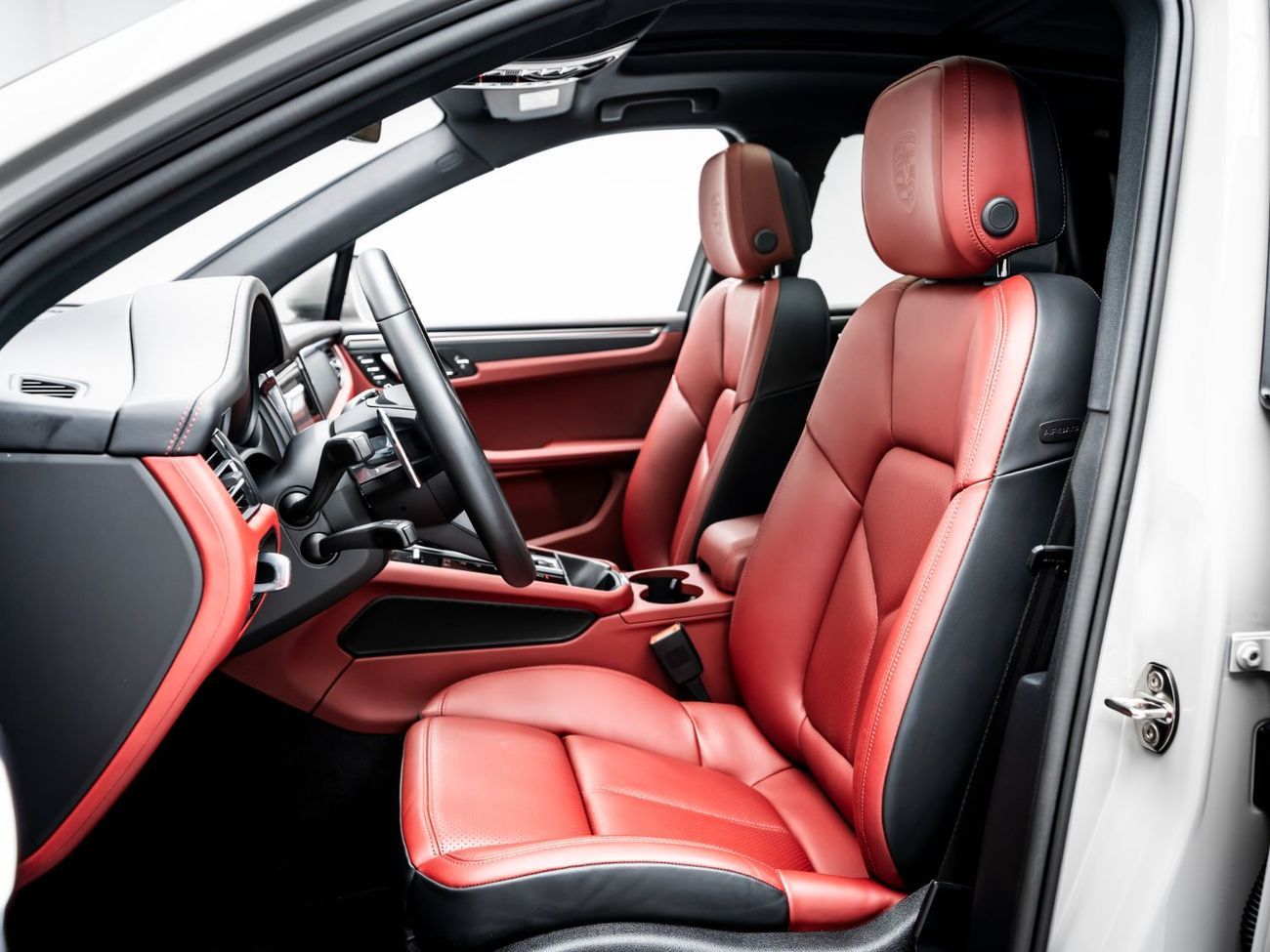 Porsche Macan Std 2.0L (252 HP) 2024 Porsche Macan, 2027 Porsche Warranty, Full Service History, Low KMs, GCC