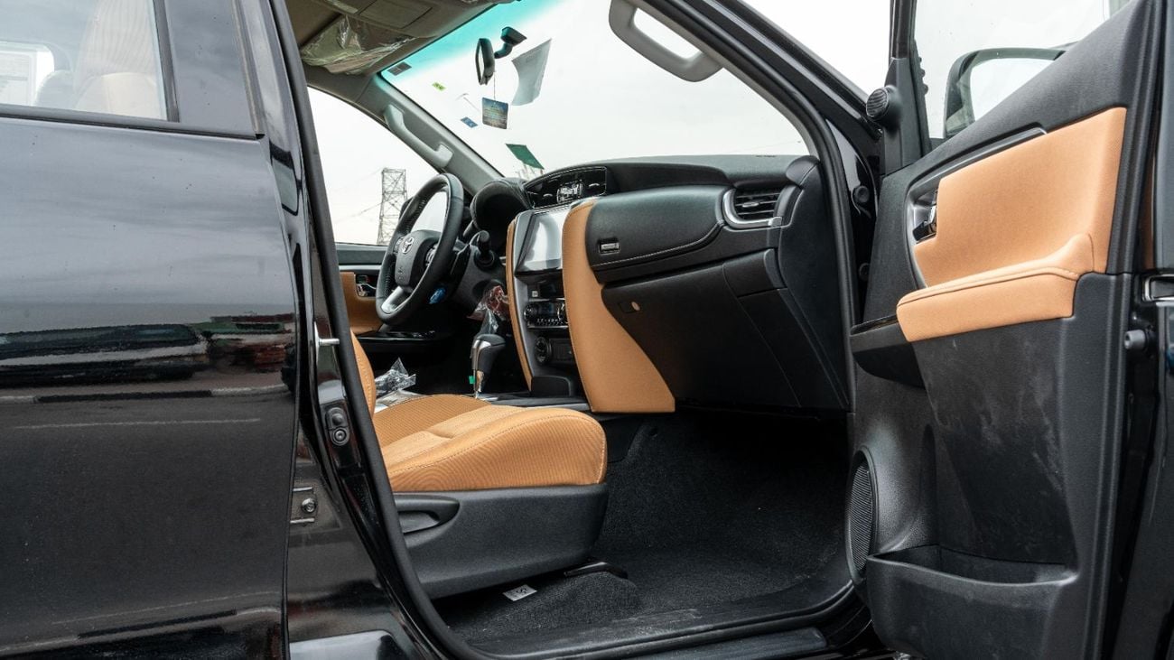 تويوتا فورتونر VXR 2026 Toyota Fortuner VX 4.0L AT Petrol (Black-Tan)