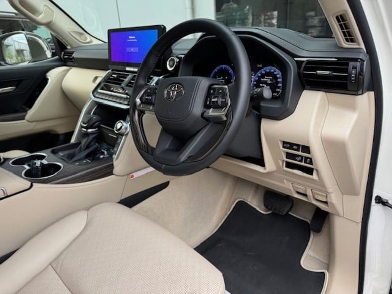 Toyota Land Cruiser IN TRANSIT - 3.3L SAHARA 7 SEATER