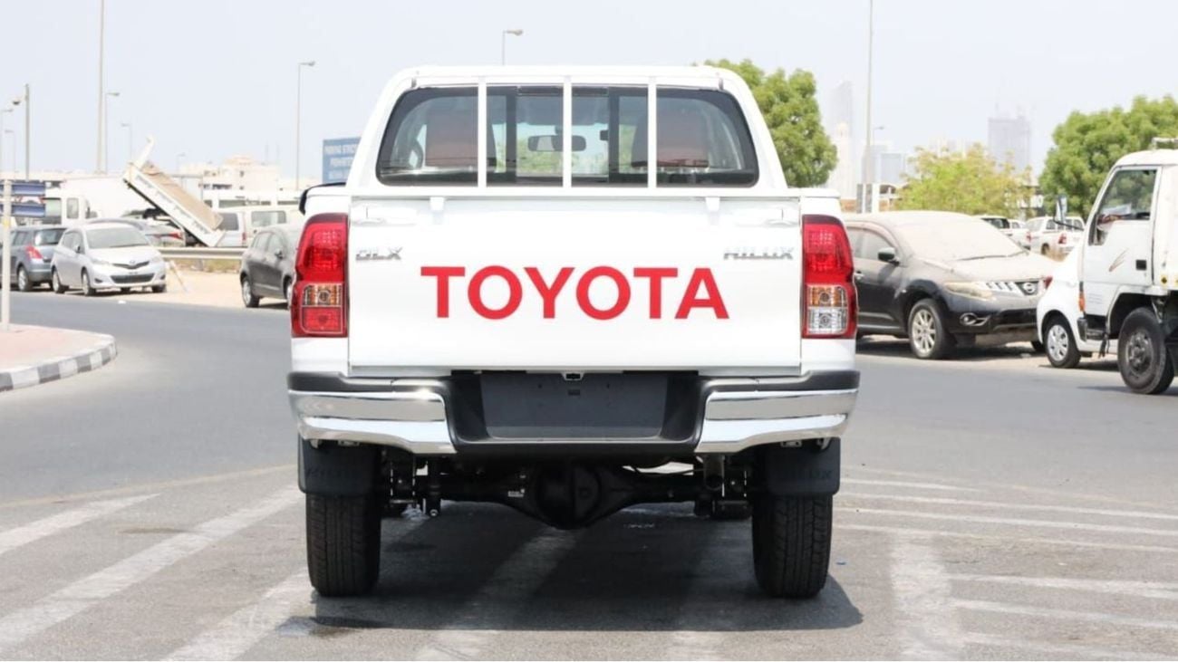 تويوتا هيلوكس GLX DLX 2.7L Double Cabin . Automatic . Four Wheel Drive . 5 Seater . 4 Door . Pick Up Truck