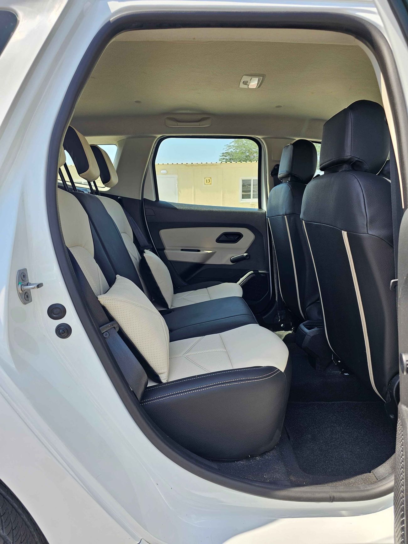 Renault Duster / LEATHER SEATS/ ALLOY RIMS/ SAME COLOR BODY/ LOW MILEAGE/ 475 MONTHLY/ LOT#38523