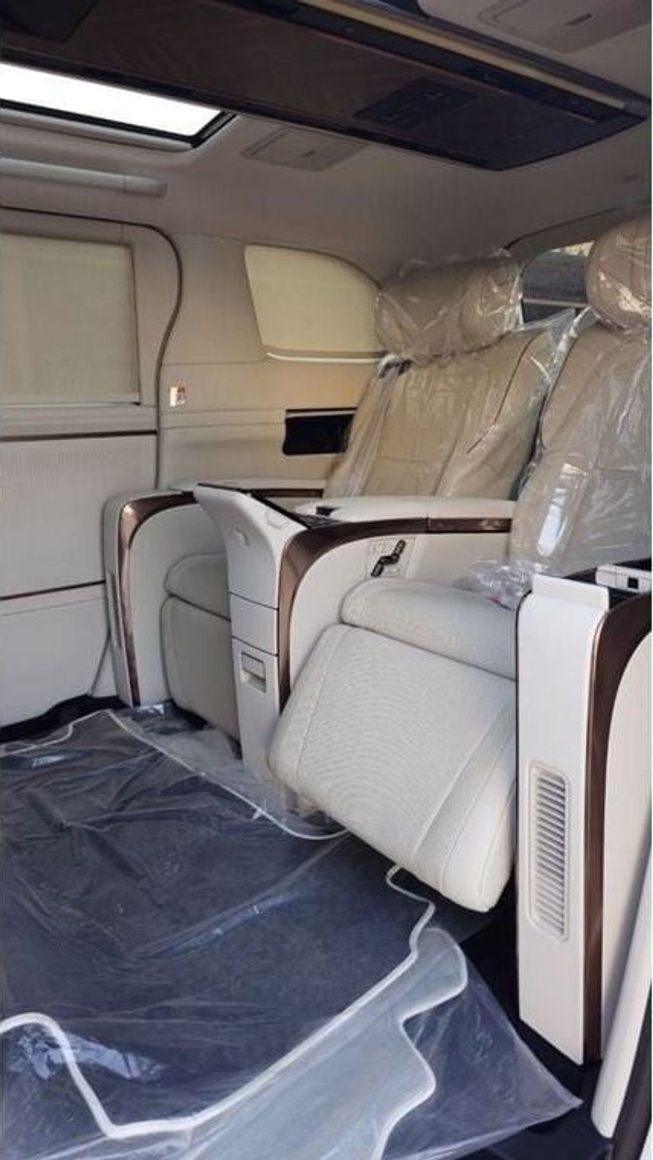 Lexus LM 350h Lexus LM 350h 2.5L