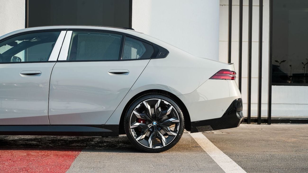 BMW 530i 530i M-SPORT+ GREY 2026MY EXPORT PRICE