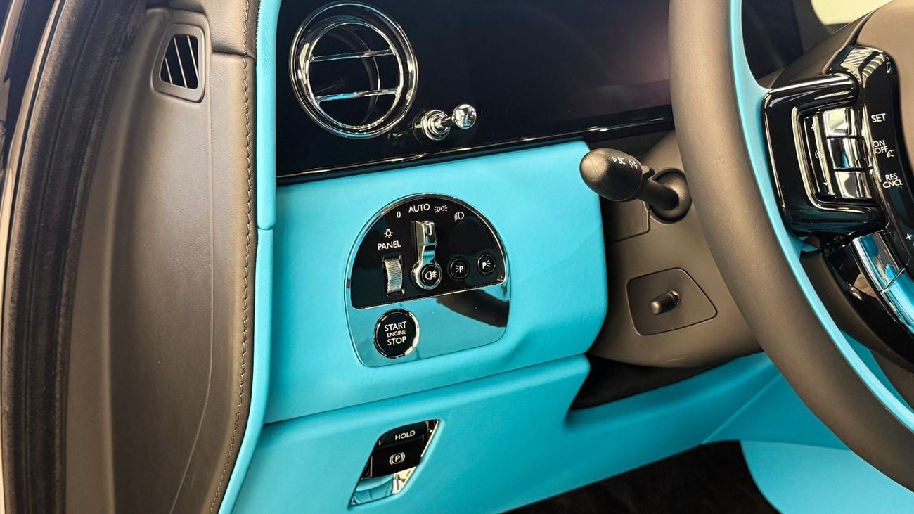 رولز رويس كولينان Rolls Royce Cullinan - Silver Badge - 2026