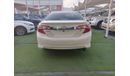 تويوتا كامري خليجى لون أبيض داخل بيج رقم 2 بدون حوادث مثبت سرعة تحكم رنجات حساسات جناح خلفى CD  - FM بحالة ممتازة