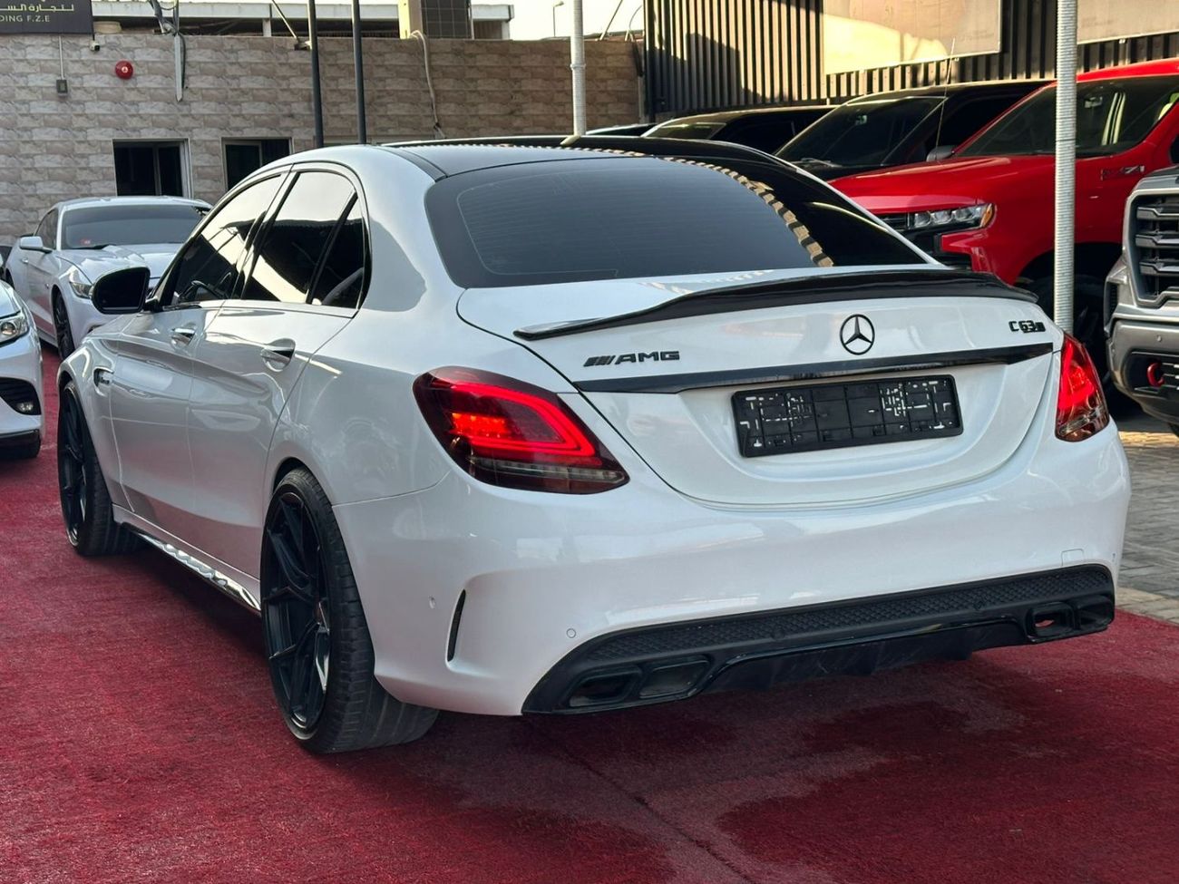 مرسيدس بنز C 63 AMG Std 4.0L Sedan