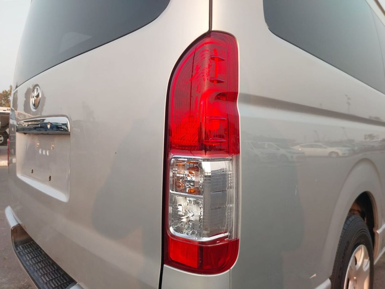 تويوتا هاياس TOYOTA HIACE VAN RHD 2015 MODEL 3.0 L DIESEL AUTOMATIC(PM15202)
