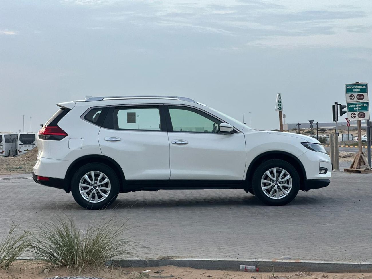 نيسان إكس تريل S 2.5L 4WD (5 Seater)