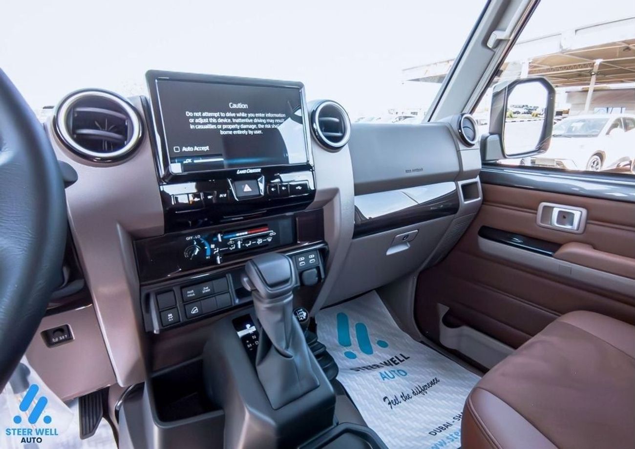 Toyota Land Cruiser Pick Up 79 D/C LX - Z 6 Speed A/T / V6 Petrol / Power Door Lock / Export Only