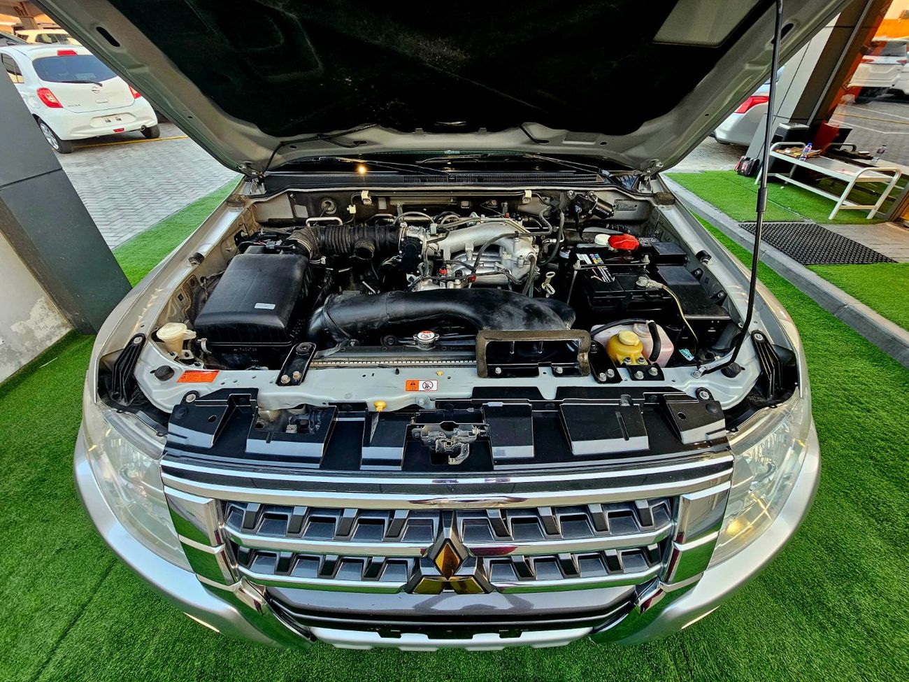 ميتسوبيشي باجيرو GLX / SUNROOF/ LEATHER / ORIGINAL PAINT/ LOW MILEAGE / SINGLE OWNER