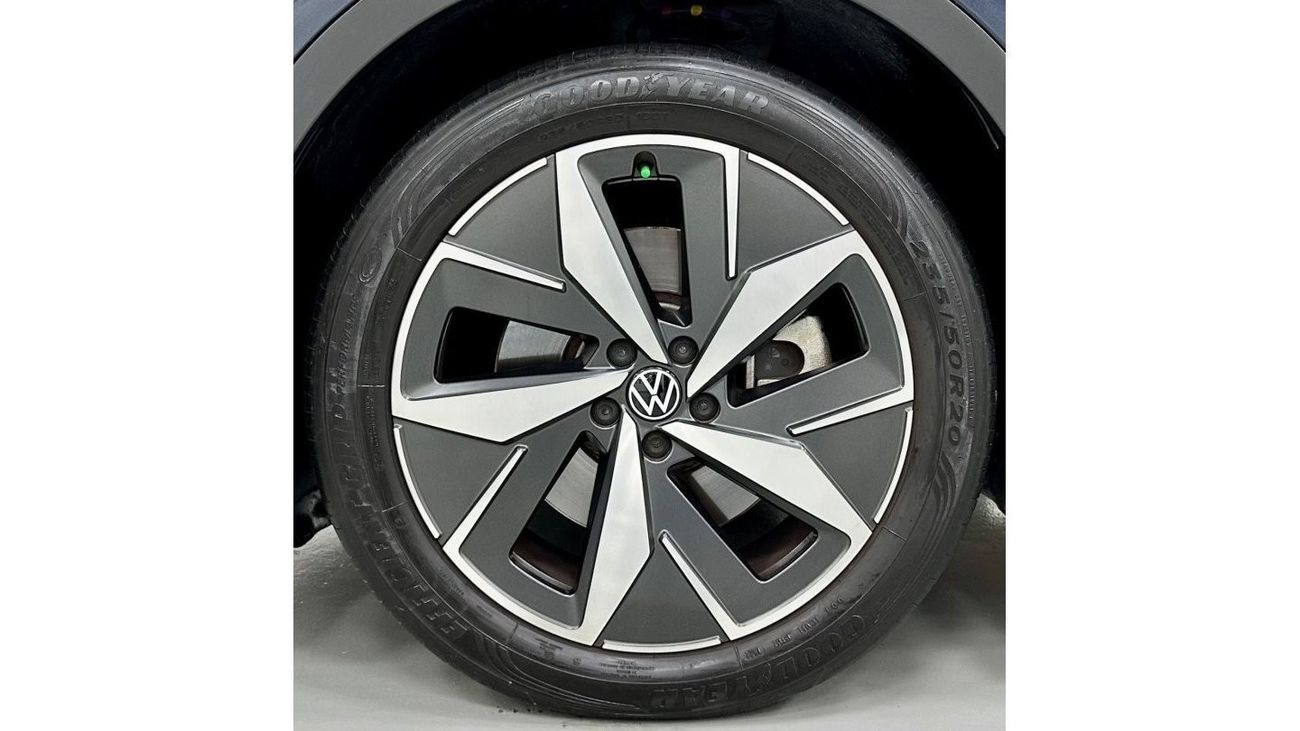 Volkswagen ID.4 Original paint .. Pure Plus .. Panoramic Roof ..