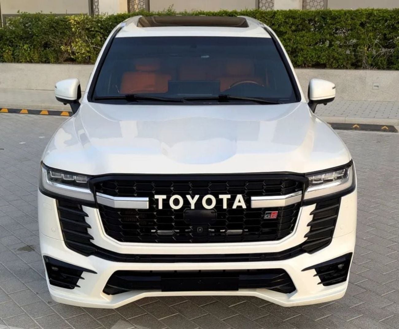 تويوتا لاند كروزر Toyota landcruise 2015Model GXR Top Full option Facelifted 2026 4.0L v6 petrol Engine Colour White p