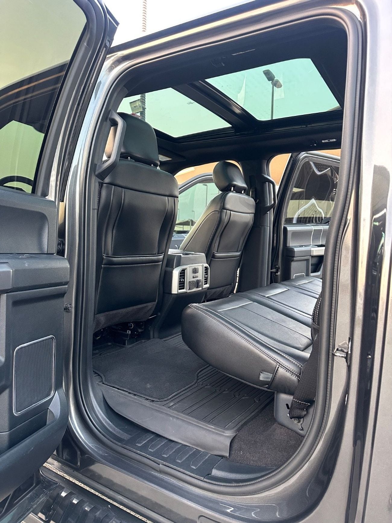 Ford F-150 LARIAT