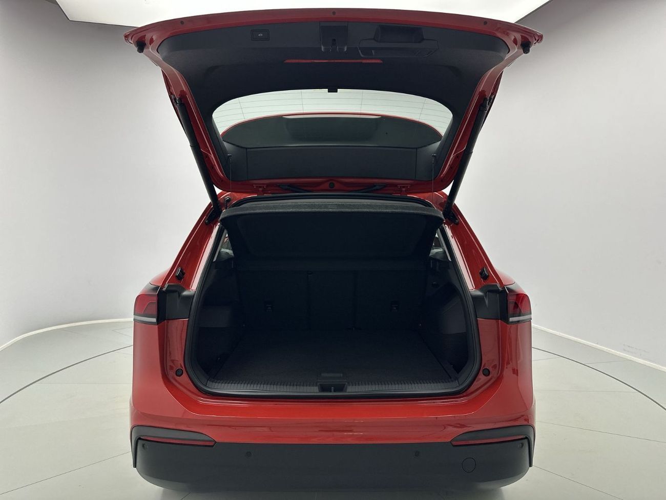 Volkswagen Tiguan Tiguan Life + Fabric Seats (Ref#31265) - 33,100 AED SAVINGS from New Car