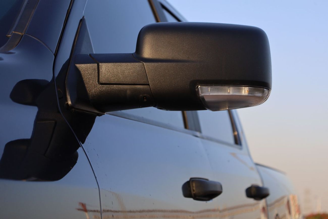 RAM 1500 Classic 5.7L Crew Cab Utility (5 Seater)