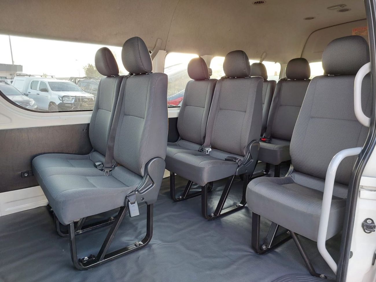 تويوتا هاياس TOYOTA HIACE COMMUTER VAN RHD 2019 MODEL 3.0 L DIESEL AUTOMATIC(PM38974)