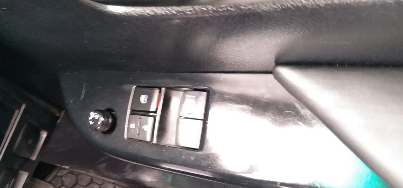 Toyota Hilux Smart cab SR5 2.8CC diesel manual