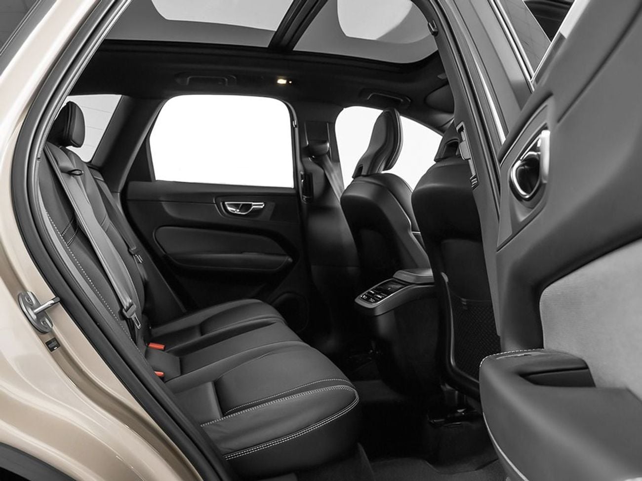 فولفو XC 60 ULTIMATE DARK