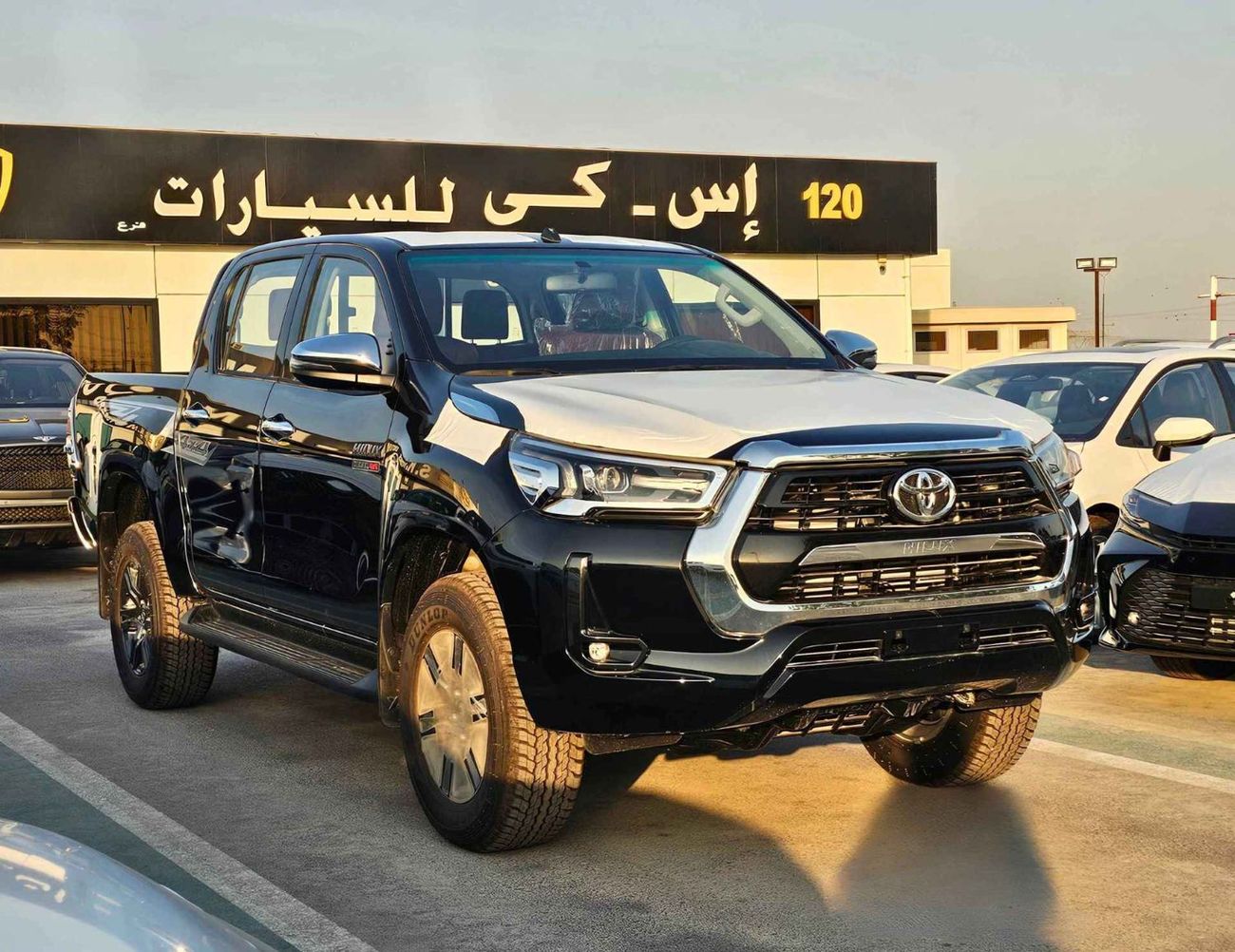 Toyota Hilux SR5 WIDE BODY / 2.4L DIESEL A/T 4WD / REAR CHROME BUMPER / DIFF LOCK / FULL OPTION (CODE#HDAHA)