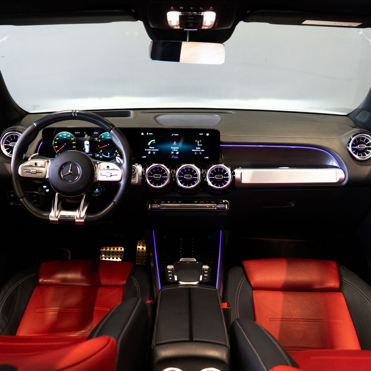 مرسيدس بنز GLB 35 AMG 4MATIC 2.0L (302 HP) AED 3,180  pm • 0% Downpayment • Mercedes GLB 35 AMG • 1 Year Warranty