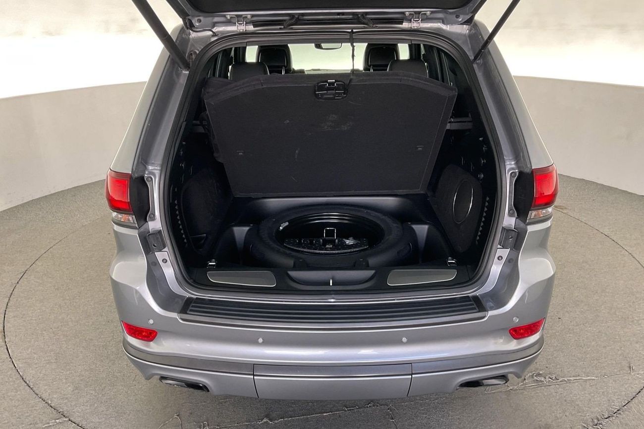 جيب جراند شيروكي Overland S | National Day Celebration | شامل الضمان | 0 ﺪﻔﻋﺓ ﺃﻮﻟﻯ