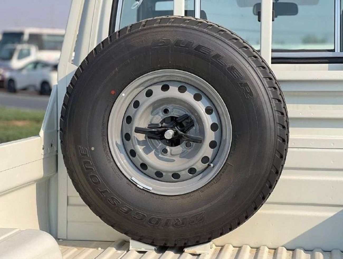 Toyota Land Cruiser Pick Up LC79 S/C 4.5L V8 DSL M/T //2024// STANDER OPTION WITH COOL BOX , AIR COMPRESSOR , WIRELESS CHARGER /