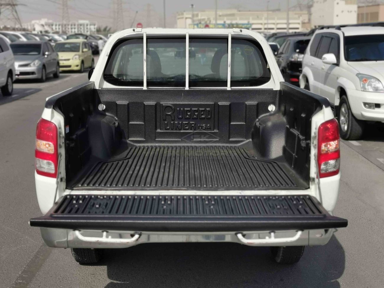 Mitsubishi L200 2.4L 4CY Petrol, 16" Rims, Fabric Seats, 4WD, Power Steering, Xenon Headlights, Radio (LOT # 9217)