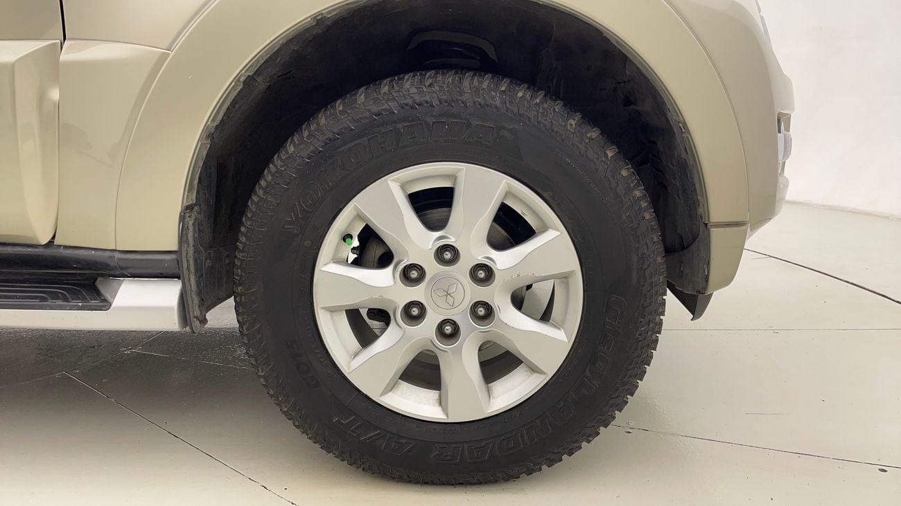 ميتسوبيشي باجيرو GLS LOWLINE 3.5 | بدون دفعة مقدمة | اختبار القيادة في المنزل