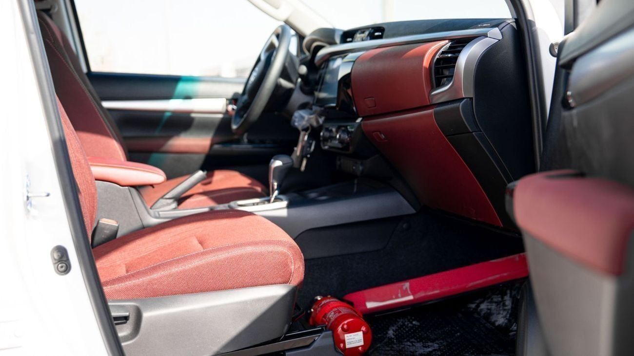 تويوتا هيلوكس 2025 Toyota Hilux GLX 2.7 - White Inside Maroon | Export Only