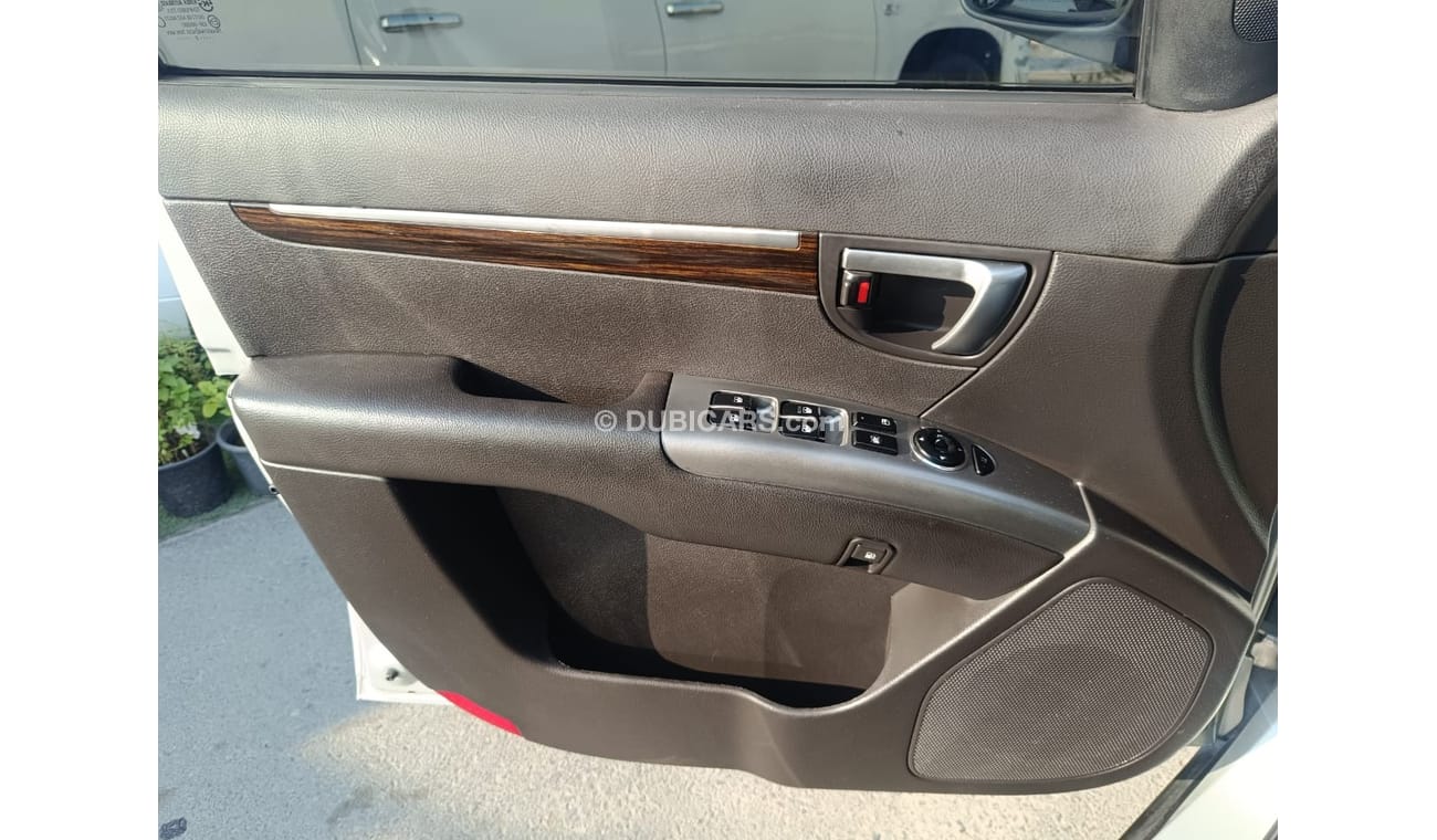 Hyundai Santa Fe Hyundai Santafe 2011 diesel.The car is very good, in perfect condition, looks clean from the inside